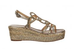 Sandały Alma En Pena V2551454 Luna Bronze 207002, Złoty, Skóra ekologiczna - 37. Brązowe sandały damskie Alma En Pena, z aplikacjami, z gumy, bez obcasa, na koturnie. W wyprzedaży za 314.10 zł.