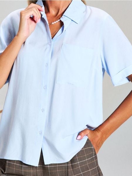 Koszula z krótkim rękawem - błękitny. Niebieskie koszule damskie Sinsay, l, bez wzorów, bez kołnierzyka, bez ramiączek. Za 25.99 zł.