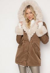 Beżowo-Brązowa Kurtka Parka z Kapturem i Odpinanymi Futerkowymi Zdobieniami Inessara. Brązowe kurtki damskie Born2be, l, z aplikacjami, z kapturem. Za 289.99 zł.