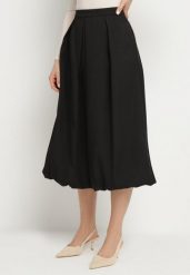 Czarna Spódnica z Wiskozą o Rozkloszowanym Kroju z Zakładkami Voreza. Czarne spódniczki damskie Born2be, l, bez wzorów, z wiskozy, eleganckie, midi, koszulowe. Za 119.99 zł.