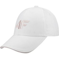 Czapka z daszkiem damska CAD002 - biały. Białe czapki z daszkiem damskie 4f, bez wzorów. W wyprzedaży za 39.99 zł.