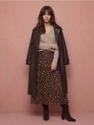 Sweter z domieszką wełny i koronkowym dekoltem - brązowy. Brązowe swetry klasyczne damskie Sinsay, l, z koronki, bez kołnierzyka. Za 59.99 zł.