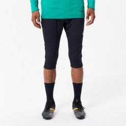 Spodnie piłkarskie 3/4 Kipsta CLR. Czarne spodnie materiałowe męskie KIPSTA, bez wzorów, z elastanu, sportowe. Za 89.99 zł.