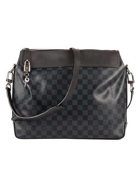 Louis Vuitton Torebka "Greenwich" w kolorze czarnym - 36 x 29 x 10 cm rozmiar: onesize. Czarne torebki klasyczne damskie Louis Vuitton, bez wzorów, z materiału, bez dodatków. Za 4,589.95 zł.