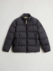 Woolrich Kurtka puchowa "Cloud Eagle" w kolorze czarnym rozmiar: XL. Czarne kurtki męskie Woolrich, na zimę, xl, bez wzorów, z puchu, bez kaptura. Za 1,849.30 zł.