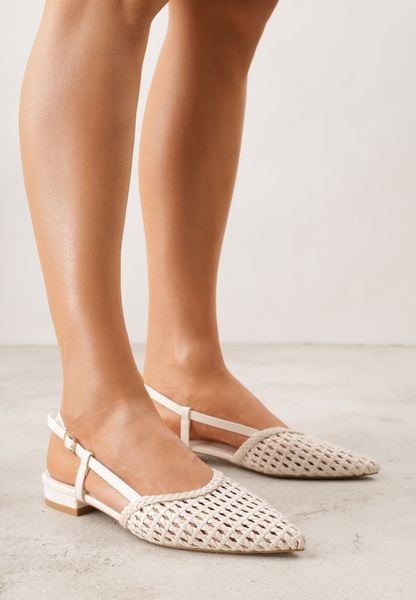 Beżowe Sandały Ozdobione Plecionką Melorah. Brązowe sandały damskie Born2be, bez wzorów, z jeansu, bez obcasa, na płaskiej podeszwie. Za 99.99 zł.