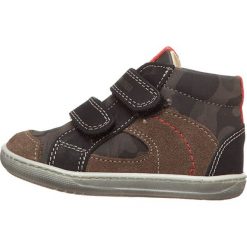 Sneakersy w kolorze brązowo-szarym. Brązowe trampki i tenisówki chłopięce Primigi, bez wzorów, z materiału, bez zapięcia. W wyprzedaży za 152.95 zł.