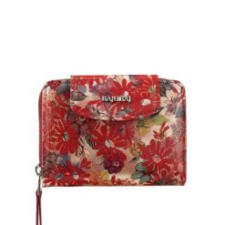 Czerwony damski portfel skórzany BajuBaj – połączenie stylu, jakości i funkcjonalności PD1255s132. Czerwone portfele damskie bez wzorów, ze skóry. Za 190.00 zł.