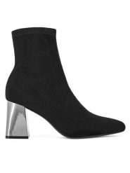 DeeZee Botki 5758 Czarny. Czarne botki damskie DeeZee, z materiału, bez obcasa, na słupku, bez zapięcia. Za 189.99 zł.