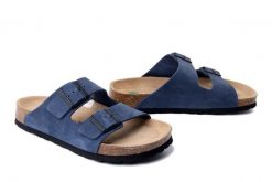 DR. BRINKMANN 600175-05 blau, klapki damskie. Niebieskie klapki damskie Dr. Brinkmann, bez wzorów, ze skóry, bez obcasa. Za 229.42 zł.