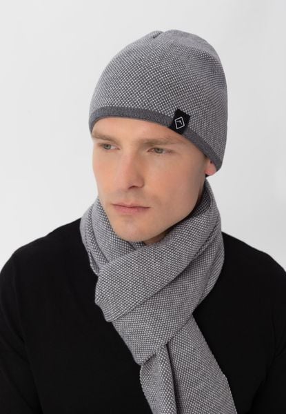 Klasyczna czapka zimowa H-WINDY. Czarne czapki męskie Volcano, na zimę, z aplikacjami, z dzianiny, klasyczne. Za 59.99 zł.