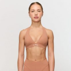 Biustonosz damski fitness halter karmelowy Fierce. Biustonosze sportowe damskie GYMBEAM, bez wzorów, z elastanu. Za 84.90 zł.
