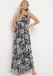 Czarna Wiskozowa Sukienka z Kopertowym Dekoltem Wiązana na Szyi z Gumką w Talii Vikissai. Czarne sukienki damskie Born2be, m, bez wzorów, z wiskozy, eleganckie, bez kołnierzyka, bez ramiączek, maxi, kopertowe. W wyprzedaży za 71.99 zł.