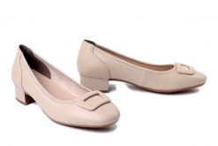 RIEKER 43453-62 beige, czółenka damskie. Brązowe czółenka damskie Rieker, bez wzorów, bez obcasa. Za 263.92 zł.