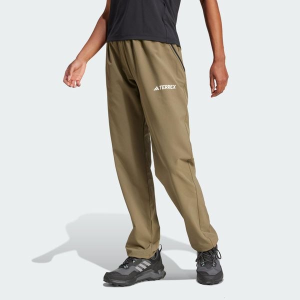 Spodnie Terrex Multi Liteflex. Brązowe spodnie dresowe damskie Adidas, na lato, bez wzorów, z materiału. Za 369.00 zł.