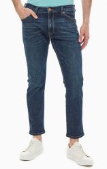 WRANGLER SPODNIE MĘSKIE LARSTON GREEN ECHO W18S21205 112127413. Zielone spodnie materiałowe męskie Wrangler, bez wzorów, z jeansu. W wyprzedaży za 119.99 zł.