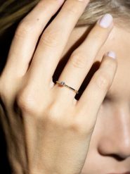 DIAMANTA Złoty pierścionek "Pure" z diamentem rozmiar: 54. Szare pierścionki damskie DIAMANTA, z diamentem, złote. Za 768.71 zł.