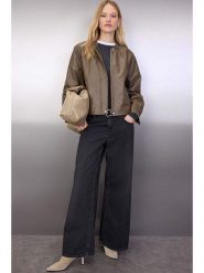 Trendyol Kurtka przejściowa w kolorze oliwkowym rozmiar: XS. Zielone kurtki damskie Trendyol, xs, bez wzorów, bez kaptura. Za 130.99 zł.