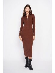 ASSUILI Sukienka dzianinowa w kolorze brązowym rozmiar: 40. Brązowe sukienki damskie Assuili, bez wzorów, z dzianiny, klasyczne, bez kołnierzyka, bez ramiączek, midi. Za 147.91 zł.