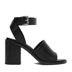 Sandały JENNY. Czarne sandały damskie Jenny, bez wzorów, bez obcasa, na słupku. Za 139.99 zł.