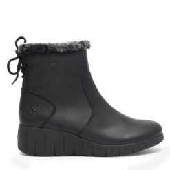 Botki Rieker. Czarne botki damskie Rieker, bez obcasa, na koturnie, bez zapięcia. Za 263.99 zł.