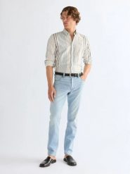 MESKIE SPODNIE WRANGLER GREENSBORO FIRELIGHT 112378688. Spodnie materiałowe męskie Wrangler, bez wzorów, z jeansu. Za 219.99 zł.