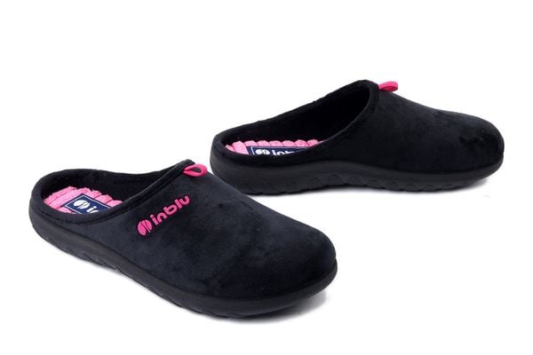 INBLU ET-37 014 czarny, kapcie damskie. Czarne kapcie damskie Inblu, z tkaniny. Za 74.99 zł.