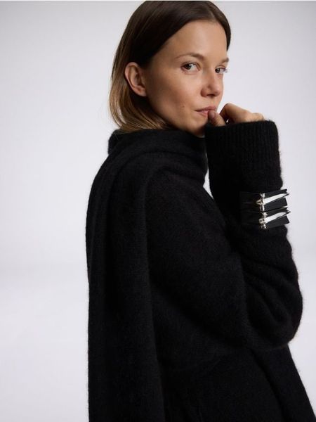Szeroka bransoletka - srebrny. Szare bransoletki damskie Reserved, srebrne. W wyprzedaży za 35.99 zł.