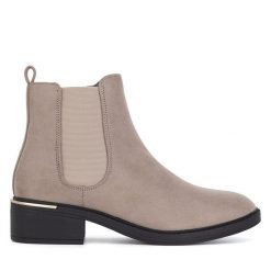 Botki Clara Barson. Brązowe botki damskie Clara Barson, bez obcasa, na płaskiej podeszwie, bez zapięcia. Za 139.99 zł.