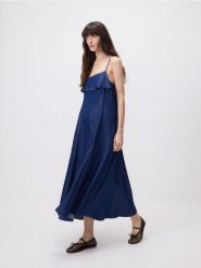 Sukienka midi z lyocellu - granatowy. Niebieskie sukienki damskie Reserved, l, bez wzorów, z lyocellu, bez kołnierzyka, bez ramiączek, midi, rozkloszowane. Za 179.99 zł.