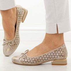 Złote ażurowe czółenka damskie na obcasie M.Daszyński Sa285-2. Żółte czółenka damskie M.Daszyński, z aplikacjami, ze skóry, z okrągłym noskiem, bez obcasa, na obcasie. Za 189.00 zł.