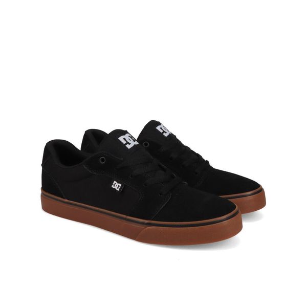Trampki męskie DC Shoes Anvil. Czarne trampki i tenisówki męskie DC Shoes, bez wzorów, z nubiku, bez zapięcia. Za 279.99 zł.