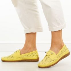 Żółte ażuowe skórzane mokasyny damskie Vinceza 93217. Żółte mokasyny damskie VINCEZA, z jeansu. Za 219.00 zł.