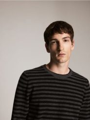 Sweter z wełny merino - ciemnoszary. Szare swetry męskie Reserved, l, bez wzorów, z kaszmiru, bez kołnierzyka. Za 229.99 zł.