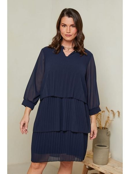 Curvy Lady Sukienka w kolorze granatowym rozmiar: 40/42. Niebieskie sukienki damskie Curvy Lady, bez wzorów, klasyczne, bez kołnierzyka, bez ramiączek, midi. Za 143.56 zł.