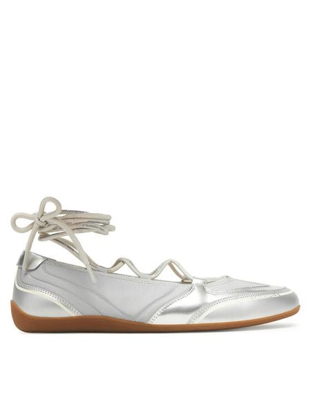 KARL LAGERFELD Baleriny Altia KL66111 Srebrny. Szare baleriny damskie Karl Lagerfeld, bez wzorów, ze skóry, bez obcasa. Za 799.99 zł.