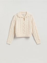 Sweter z ozdobnym splotem - kremowy. Białe swetry klasyczne damskie Reserved, l, z dzianiny, bez kołnierzyka. Za 149.99 zł.