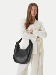 Guess Torebka HWZOAA P6210 Czarny. Czarne torebki klasyczne damskie Guess, z aplikacjami, ze skóry, bez dodatków. Za 1,259.00 zł.