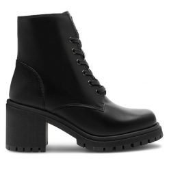 Botki Badura. Czarne botki damskie Badura, bez obcasa, na słupku, bez zapięcia. Za 299.99 zł.