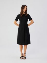 Stylove Sukienka w kolorze czarnym rozmiar: S. Czarne sukienki damskie Stylove, na co dzień, s, bez wzorów, bez kołnierzyka, bez ramiączek, midi, proste. Za 215.71 zł.