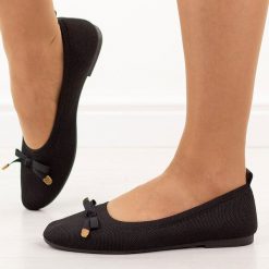 Czarne baleriny damskie Evento 9048. Czarne baleriny damskie Evento, z aplikacjami, z jeansu, bez obcasa, na płaskiej podeszwie. Za 99.00 zł.