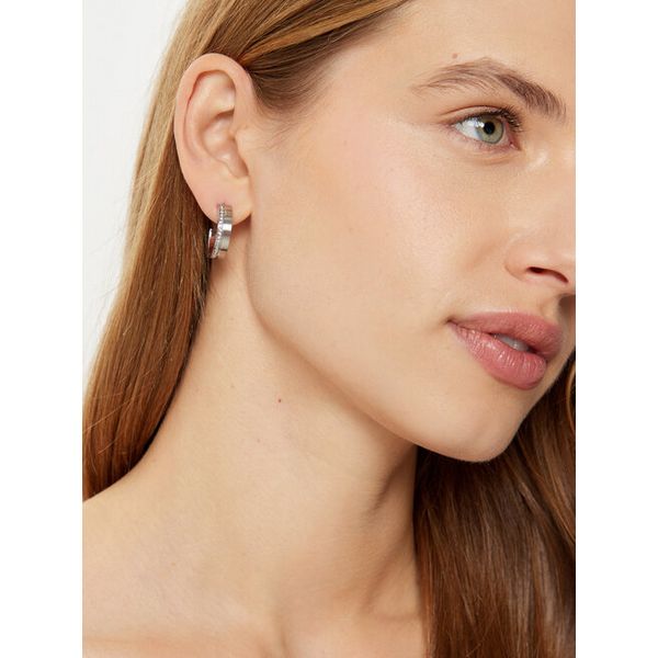 Kolczyki BOSS. Szare kolczyki damskie Boss, srebrne. Za 259.99 zł.