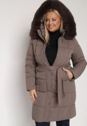 Brązowa Pikowana Kurtka z Kapturem z Futrem i Wiązanym Paskiem Mevinatia. Brązowe kurtki damskie Born2be, l, bez wzorów, z dzianiny, z kapturem. Za 339.99 zł.