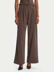 Bardot Spodnie materiałowe Sloane Straight 58620PB3 Brązowy Regular Fit. Brązowe spodnie materiałowe damskie BARDOT, bez wzorów, z materiału. Za 289.99 zł.