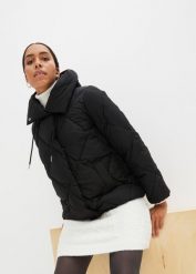 Kurtka pikowana z kapturem. Czarne kurtki damskie bonprix, bez wzorów, z kapturem. Za 229.99 zł.