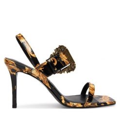 Sandały Versace Jeans Couture. Czarne sandały damskie Versace Jeans Couture, bez wzorów, z jeansu, bez obcasa, na szpilce. Za 989.99 zł.