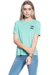 DAMSKI T-SHIRT LEE RELAXED FIT TEE AGATE GREEN L40CBWNB 112108497. Zielone t-shirty damskie Lee, l, bez wzorów, bez kołnierzyka. Za 69.99 zł.