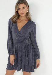 Granatowa Sukienka Rozkloszowana z Metaliczną Nitką Adine. Niebieskie sukienki damskie Born2be, na imprezę, l, bez wzorów, eleganckie, bez kołnierzyka, bez ramiączek, mini, rozkloszowane. W wyprzedaży za 151.99 zł.