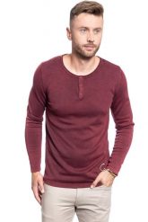 SWETER MĘSKI MUSTANG EMIL H HENLEY RHUBARB 1009134 7194. Czerwone kardigany męskie Mustang, m, bez wzorów, bez kołnierzyka. W wyprzedaży za 69.99 zł.