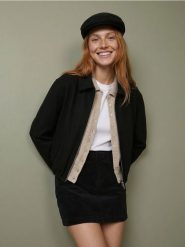 Bluza z bawełną z zamkiem i kołnierzykiem - czarny. Czarne bluzy bez kaptura damskie Sinsay, l, z bawełny. Za 59.99 zł.